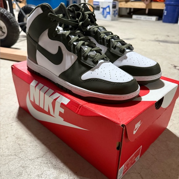 NWB MENS NIKE DUNK HIGH - CARGO/KHAKI! - Picture 1 of 7